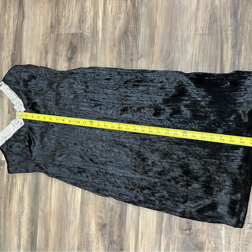 Stylish Black Dress with Lace Detail Perfect For New Years - Picture 7 of 8